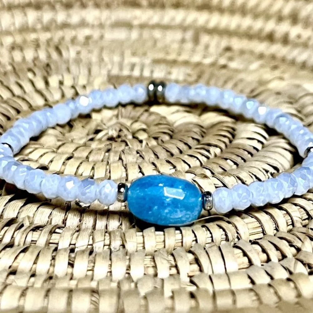 Genuine Blue Quartz and Moonstone Stretch Bracelet NWOT